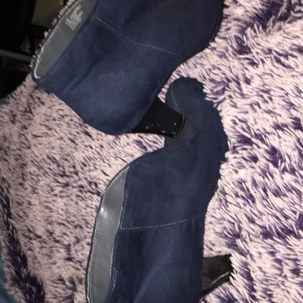 Heels - Picture 3 of 3